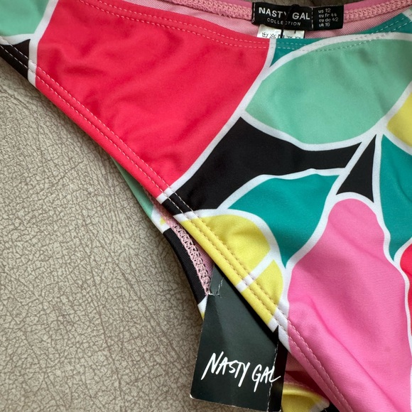 Bikini - Picture 4 of 4